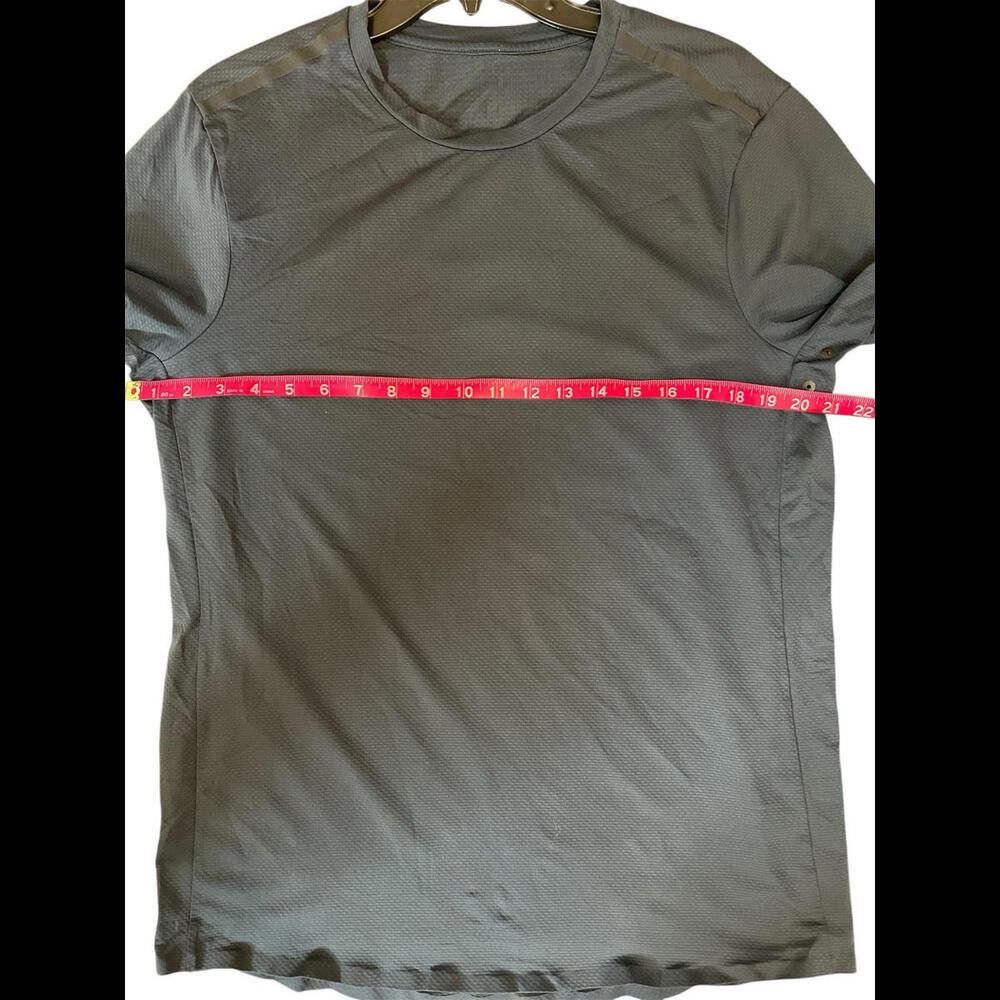 Lululemon Large Gray Performance Short Sleeve Lar… - image 5